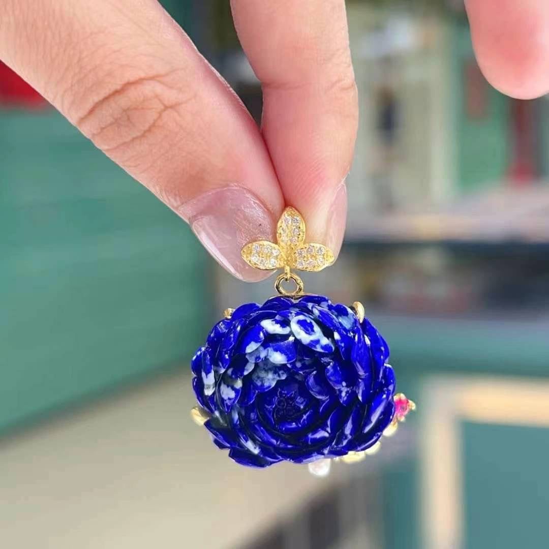 Flower Lapis Lazuli pendant