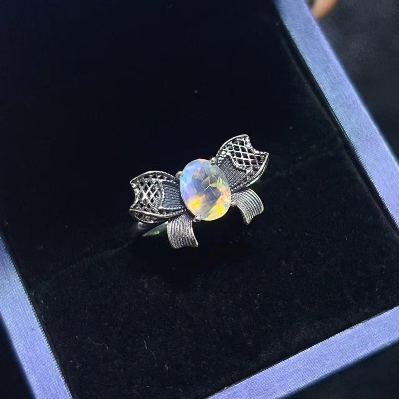 Cutie bow moonstone ring