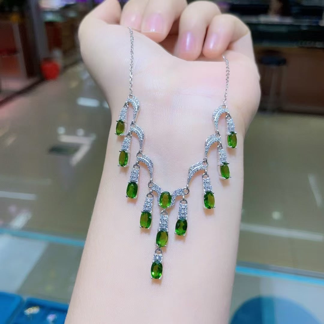 Tsavorite-teardrop shape